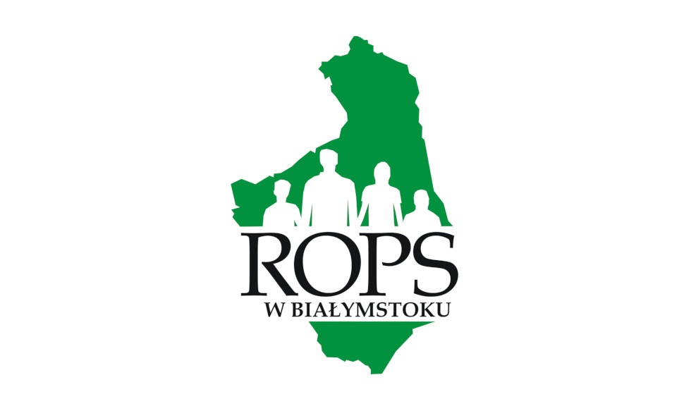 Logo ROPS W Białymstoku składa się z zielonej mapy województwa podlaskiego z białą sylwetką czterech osób w środku. Tekst “ROPS” jest napisany czarnymi, pogrubionymi literami poniżej mapy, a tekst “W Białymstoku” jest napisany mniejszymi, czarnymi literami poniżej “ROPS”.